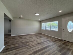 6003 W Harwood Ave in Orlando, FL - Foto de edificio - Building Photo