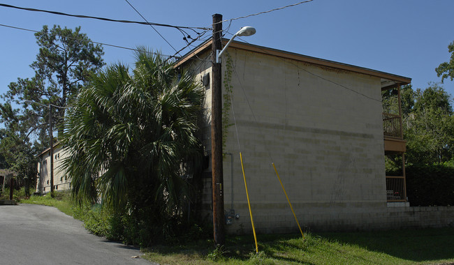 2120 SW 13th St in Gainesville, FL - Building Photo - Building Photo