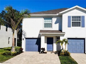 15413 Wildflower Cir in Naples, FL - Building Photo