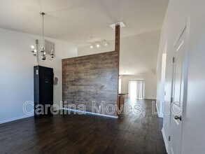 124 Bascom Ct in Greer, SC - Building Photo - Building Photo