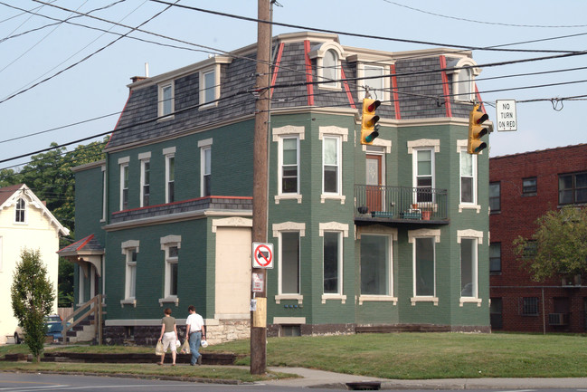 1371 N High St in Columbus, OH - Foto de edificio - Building Photo