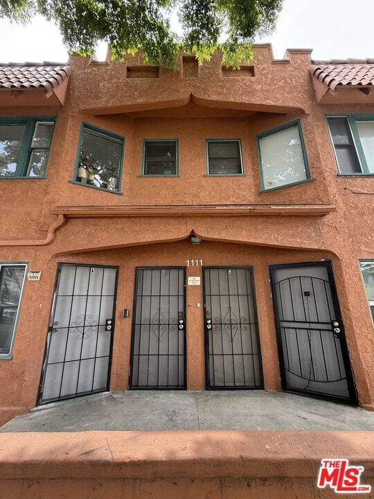 1111 Orizaba Ave in Long Beach, CA - Building Photo - Building Photo