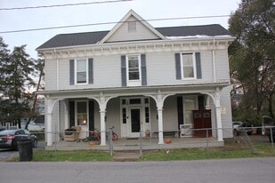 215 S Commerce St in Woodstock, VA - Building Photo