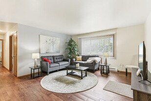 Woodfield Heights Apartments in Waukesha, WI - Building Photo