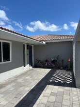 2432 NE 26th Ave in Fort Lauderdale, FL - Foto de edificio - Building Photo