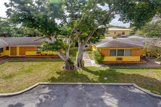 6224 Miramar Pkwy in Miramar, FL - Building Photo - Building Photo