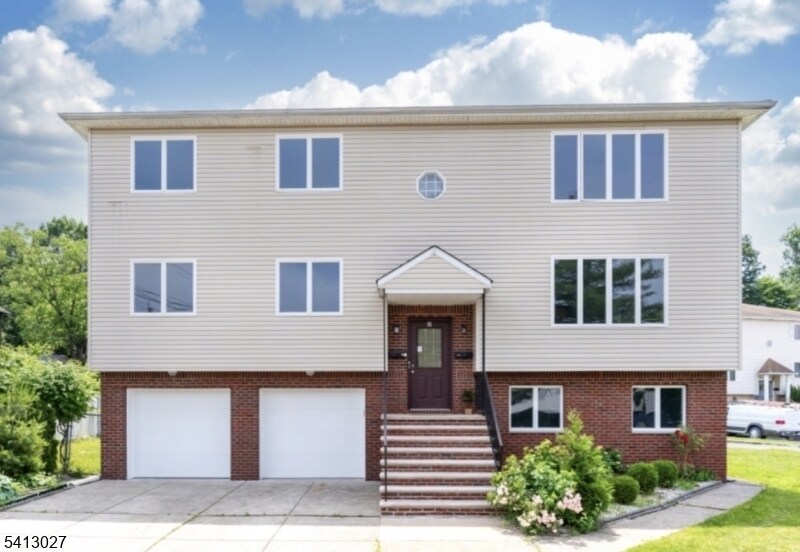 2 Willow Wood Ct in East Rutherford, NJ - Building Photo