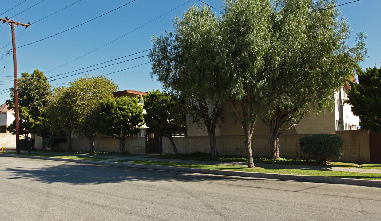 18410 Corby Ave in Artesia, CA - Building Photo