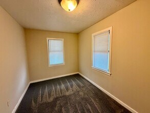 1325 W 24TH St S in Independence, MO - Building Photo - Building Photo