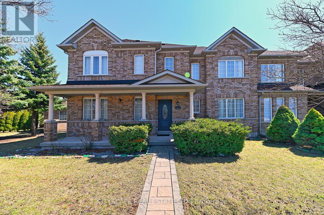 3218 Britannia Rd W in Mississauga, ON - Building Photo
