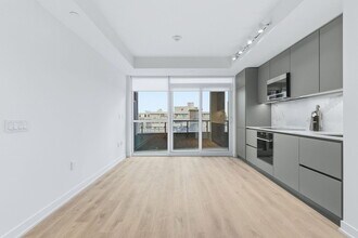 110-4110 Broadway Ave in Toronto, ON - Building Photo - Building Photo