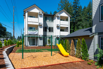 Lost Lake Forest Apartments in Lakewood, WA - Foto de edificio - Building Photo