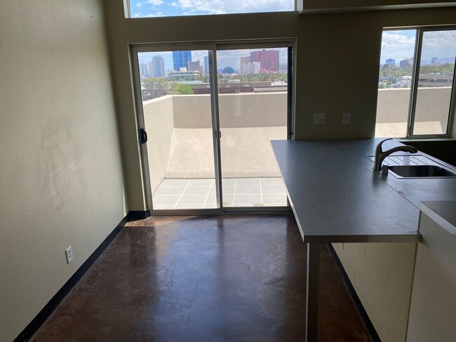 701 Shadow Ln in Las Vegas, NV - Building Photo - Building Photo