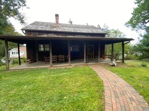 143 Peters Ln in Middlefield, CT - Building Photo - Building Photo