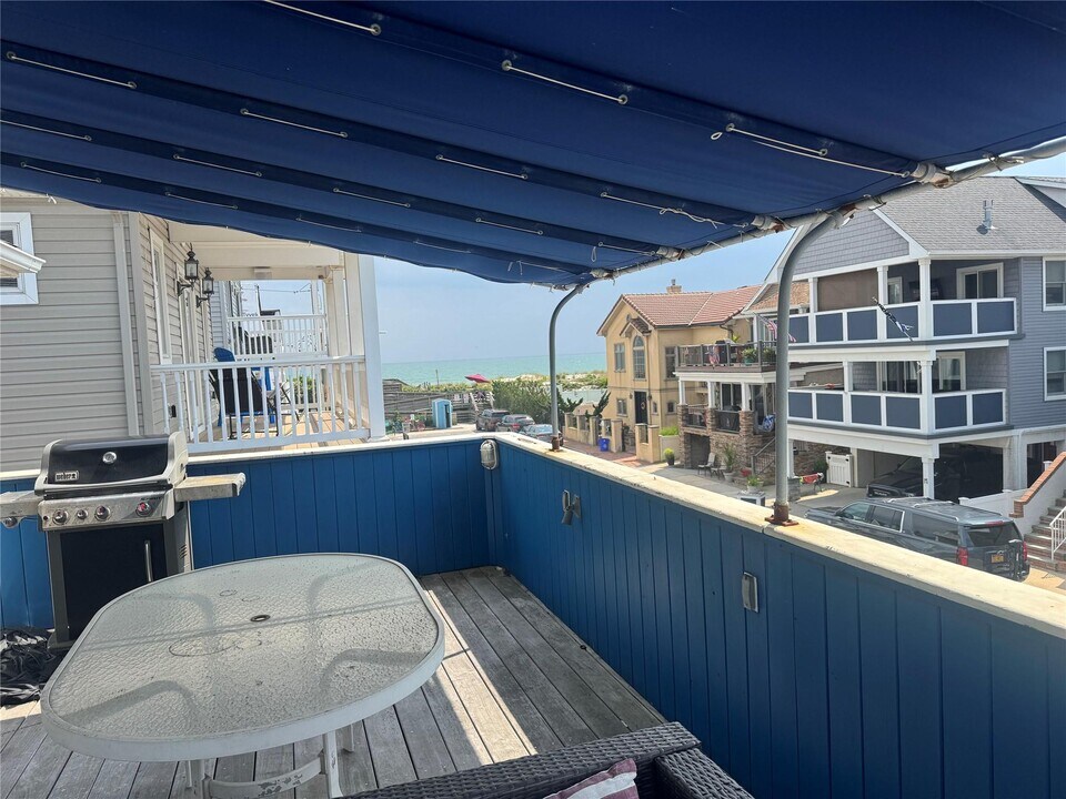 20 Illinois Ave in Long Beach, NY - Building Photo