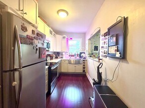 1834 Beacon St, Unit 16 in Brookline, MA - Building Photo - Building Photo