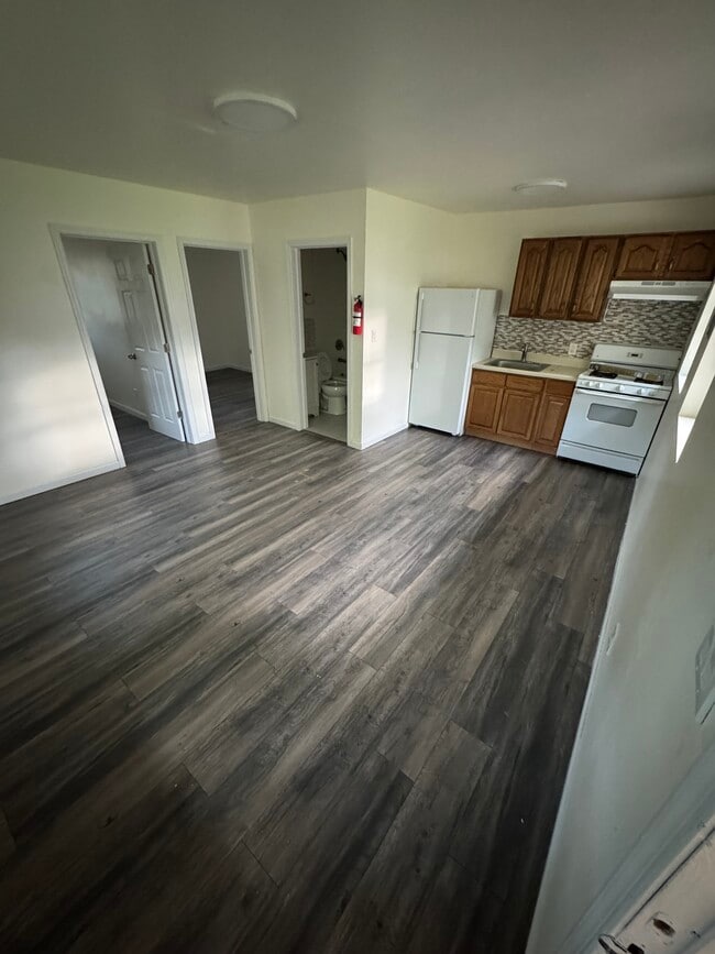 27 Hillside Ave, Unit 8