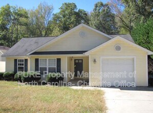 3385 Hunting Wood Ct in Gastonia, NC - Building Photo - Building Photo