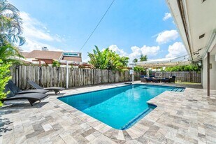 1352 Wyndcliff Dr in Wellington, FL - Building Photo