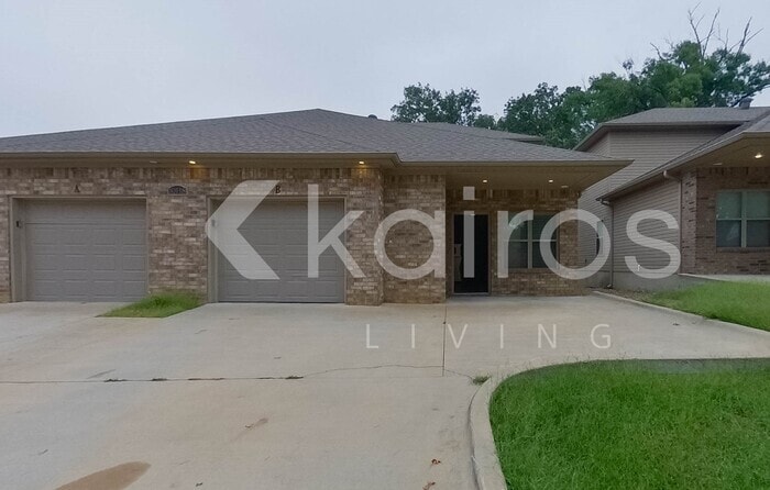 10118 W 20th St in Little Rock, AR - Building Photo