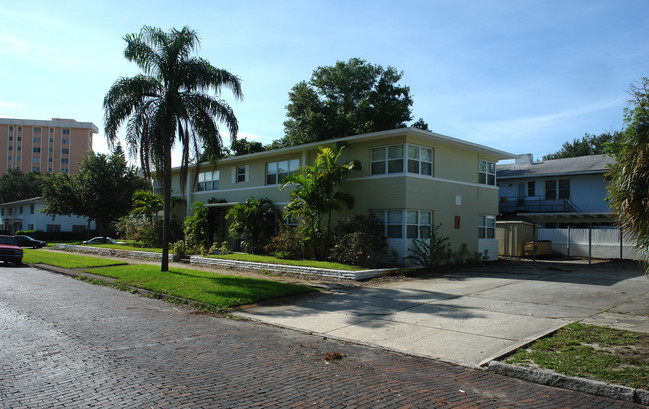 570 12th Ave NE in St. Petersburg, FL - Building Photo - Building Photo