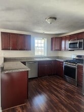 24 Bittersweet Blvd, Unit Apt 1 in Worcester, MA - Building Photo - Building Photo