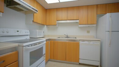 65-2165 Harbour Square in Toronto, ON - Building Photo - Building Photo