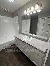 806-104 Castleglen Dr in Garland, TX - Foto de edificio - Building Photo