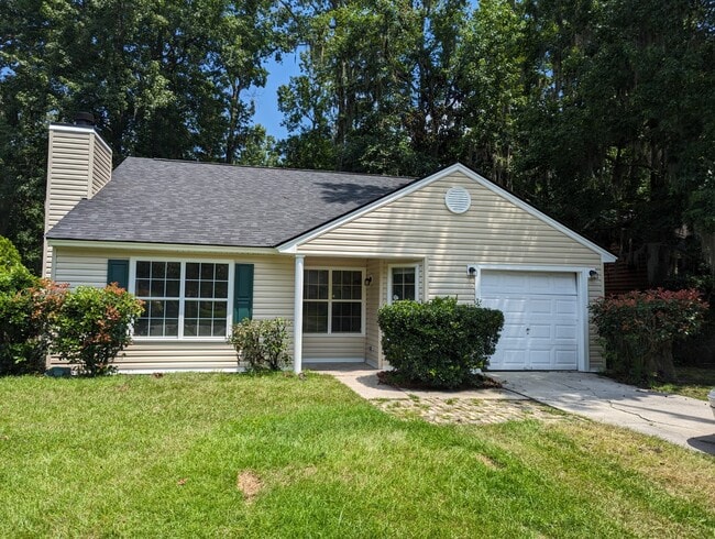 110 W White Hawthorne Dr in Savannah, GA - Building Photo - Building Photo
