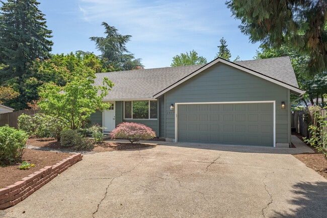 property at 2817 Applewood Ln
