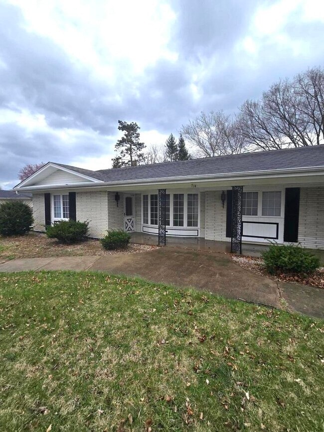 property at 714 N Bridge St