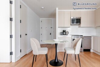 130 Hope St in Brooklyn, NY - Foto de edificio - Building Photo