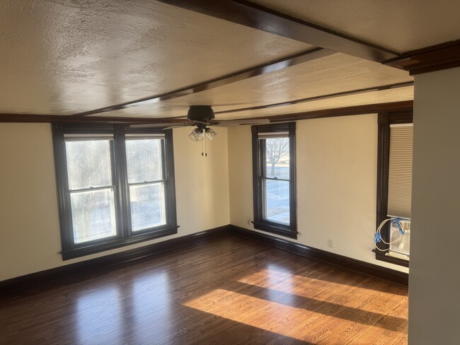 419 N Grand Ave, Unit Apt #1 in Waukesha, WI - Foto de edificio - Building Photo