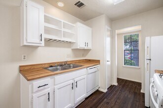 12311 Alderbrook Dr in Austin, TX - Building Photo - Building Photo