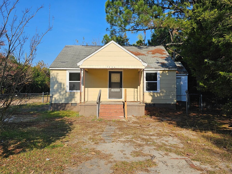 1054 Bernadine St in Fayetteville, NC - Building Photo