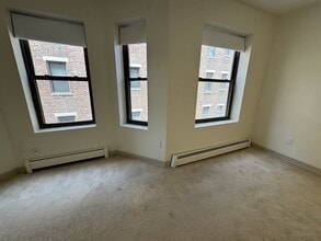 15 Royce Rd, Unit 25 in Boston, MA - Foto de edificio - Building Photo