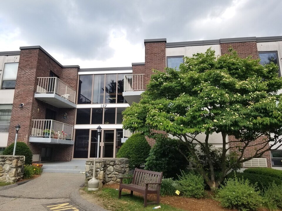 147 Turner Rd in Holliston, MA - Building Photo