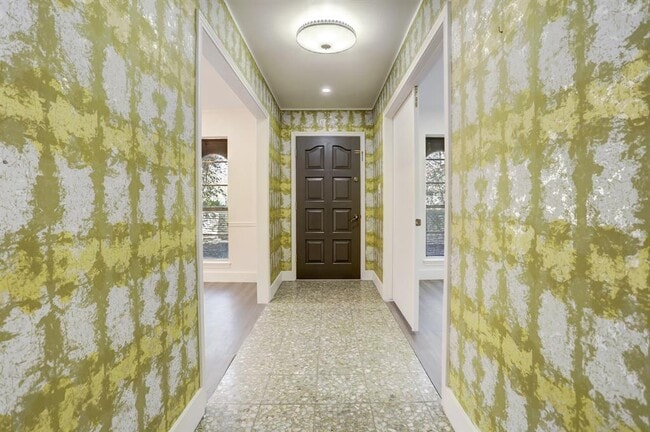 property at 2605 Toulouse Dr