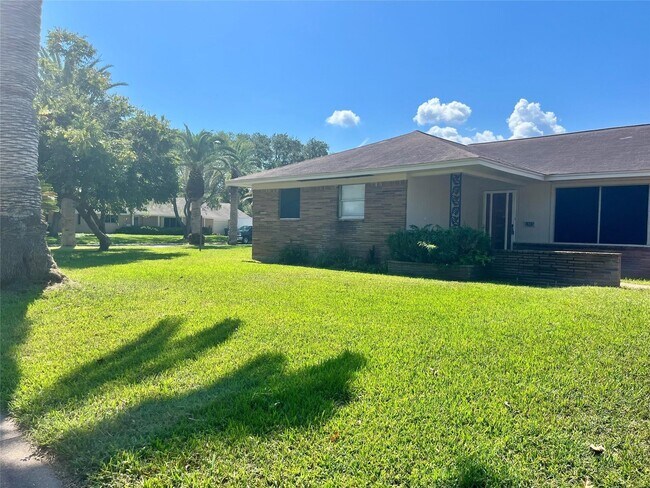 2005 2nd St N in Texas City, TX - Building Photo - Building Photo