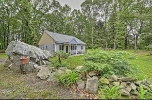 1857 Division Rd in East Greenwich, RI - Building Photo