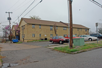 Quaker Court Apartment Homes in Tulsa, OK - Building Photo - Building Photo