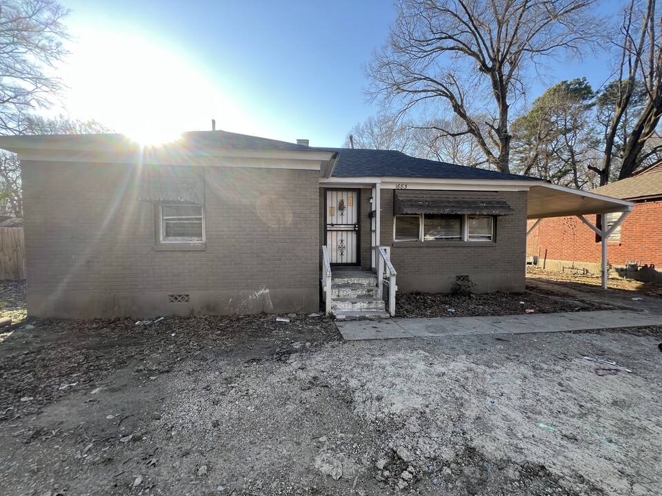 1683 Hartland St in Memphis, TN - Building Photo