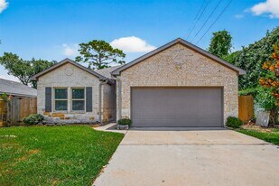 10143 Morocco Rd in Houston, TX - Building Photo