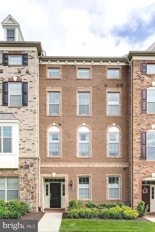 property at 43110 India Wharf Sq
