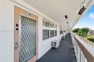 143 Oakridge J in Deerfield Beach, FL - Building Photo - Building Photo
