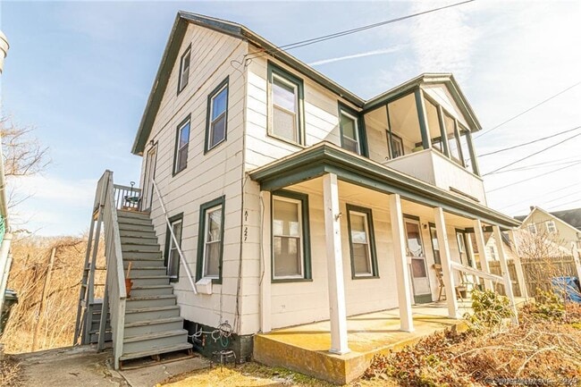 625 N Main St