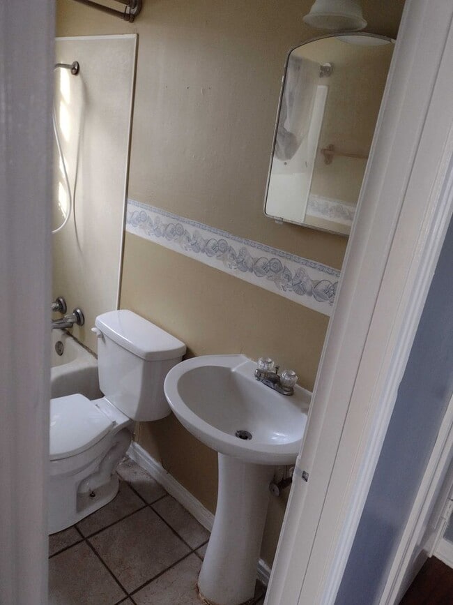 225 McKibbon St in Oxford, AL - Building Photo - Building Photo