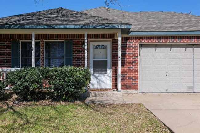 1128 Overlook Way in San Marcos, TX - Building Photo - Building Photo