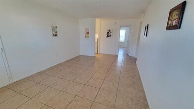 826 Sky Lake Cir in Orlando, FL - Building Photo - Building Photo