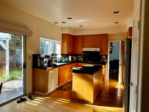 41077 Pementel Ct, Unit Dan in Fremont, CA - Foto de edificio - Building Photo